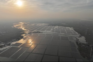 Three Gorges Energy Anhui Fuyang South Wind and Solar Storage/Power Base 650MW Floating Photovoltaic Project has been fully connected to the grid for power generation
