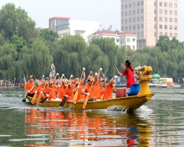 Wonderful dragon boat race