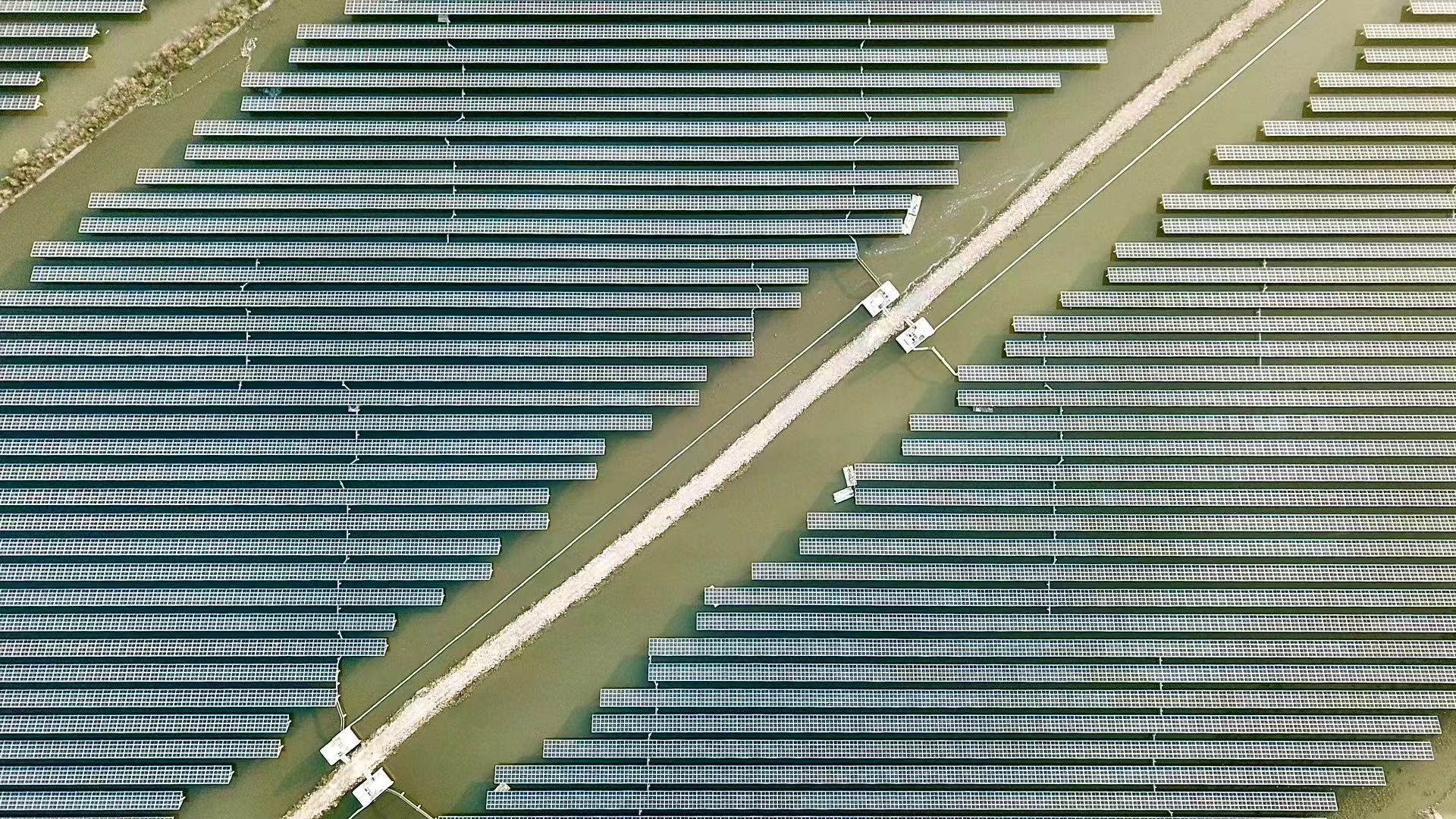 Ja Solar Changde Dingcheng 100MW Fishery-Solar Complementary Photovoltaic Power Station